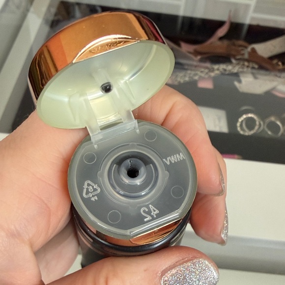 Sunless Black Label Facial Scrub - Black & Gold - Picture 7 of 7